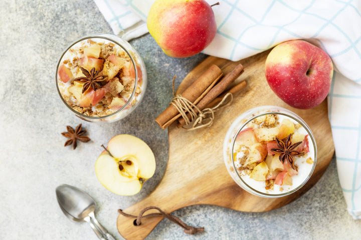 Copa de yogurt con manzana acaramelada