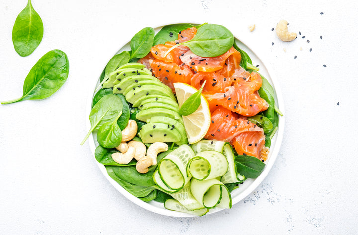 Ensalada mediterránea con salmón