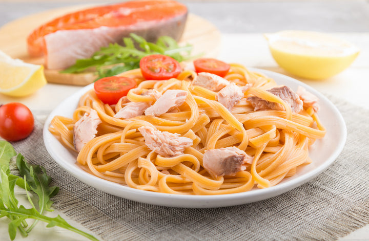 Pasta con salmón mediterráneo